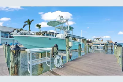 635 Key Royale Drive, Holmes Beach, FL 34217 - Photo 34