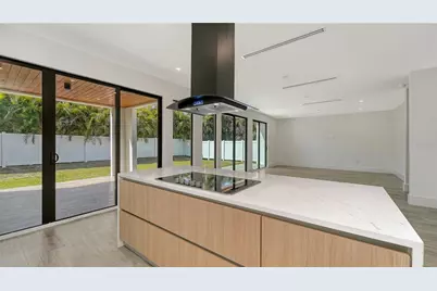 1730 Wisconsin Lane, Sarasota, FL 34239 - Photo 14