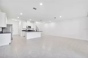 11532 Woodleaf Dr, Lakewood Ranch, FL 34211 - Photo 6