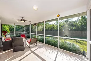 125 Englewood Garden Ct, Englewood, FL 34223 - Photo 2