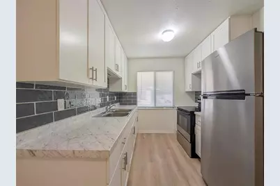 2422 11th Street W, Bradenton, FL 34205 - Photo 4