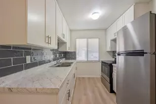 2422 11th St W, Bradenton, FL 34205 - Photo 4