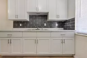 2422 11th St W, Bradenton, FL 34205 - Photo 6