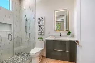 2010 Hyde Park Cir, Sarasota, FL 34239 - Photo 46