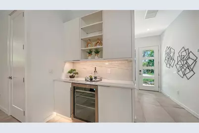 2010 Hyde Park Circle, Sarasota, FL 34239 - Photo 12