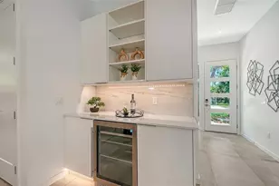 2010 Hyde Park Cir, Sarasota, FL 34239 - Photo 12