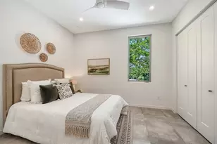 2010 Hyde Park Cir, Sarasota, FL 34239 - Photo 20