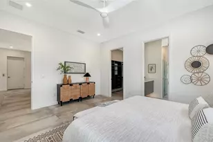 2010 Hyde Park Cir, Sarasota, FL 34239 - Photo 20