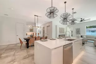 2010 Hyde Park Cir, Sarasota, FL 34239 - Photo 20