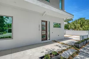 2010 Hyde Park Cir, Sarasota, FL 34239 - Photo 6