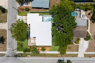2010 Hyde Park Cir, Sarasota, FL 34239 - Photo 72