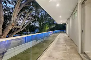 2010 Hyde Park Cir, Sarasota, FL 34239 - Photo 48