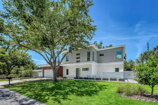 2010 Hyde Park Cir, Sarasota, FL 34239 - Photo 2
