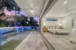 2010 Hyde Park Cir, Sarasota, FL 34239 - Photo 16