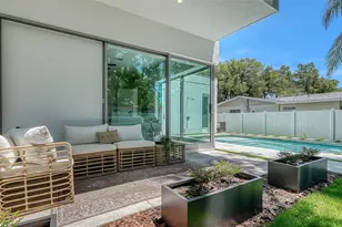 2010 Hyde Park Cir, Sarasota, FL 34239 - Photo 58