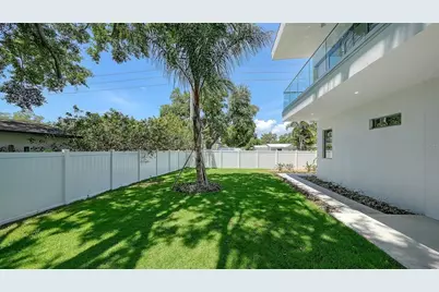 2010 Hyde Park Circle, Sarasota, FL 34239 - Photo 22