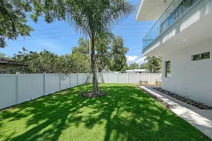 2010 Hyde Park Cir, Sarasota, FL 34239 - Photo 22