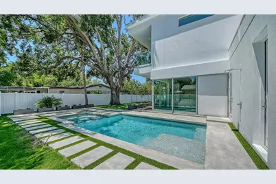 2010 Hyde Park Circle, Sarasota, FL 34239 - Photo 2