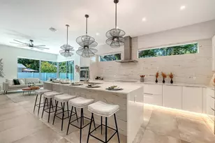 2010 Hyde Park Cir, Sarasota, FL 34239 - Photo 16