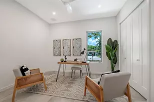 2010 Hyde Park Cir, Sarasota, FL 34239 - Photo 36