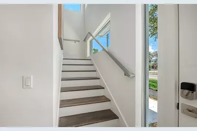 2010 Hyde Park Circle, Sarasota, FL 34239 - Photo 32