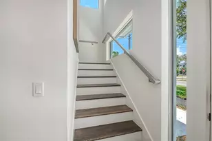 2010 Hyde Park Cir, Sarasota, FL 34239 - Photo 32