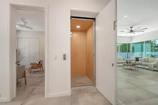 2010 Hyde Park Cir, Sarasota, FL 34239 - Photo 30
