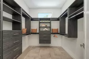 2010 Hyde Park Cir, Sarasota, FL 34239 - Photo 44
