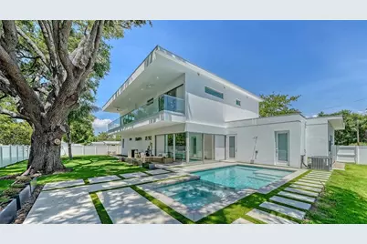 2010 Hyde Park Circle, Sarasota, FL 34239 - Photo 4