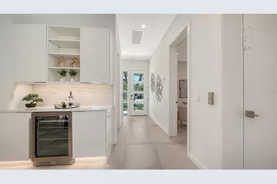 2010 Hyde Park Circle, Sarasota, FL 34239 - Photo 10