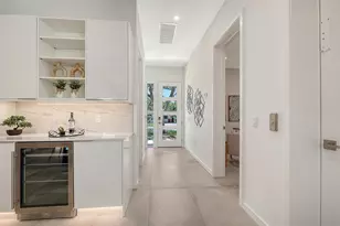 2010 Hyde Park Cir, Sarasota, FL 34239 - Photo 10