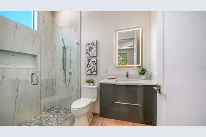 2010 Hyde Park Circle, Sarasota, FL 34239 - Photo 46