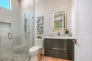 2010 Hyde Park Cir, Sarasota, FL 34239 - Photo 46