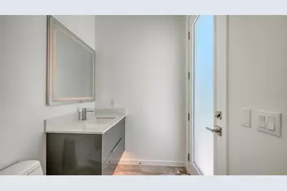 2010 Hyde Park Circle, Sarasota, FL 34239 - Photo 28