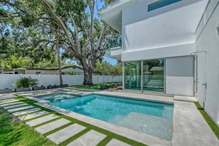 2010 Hyde Park Cir, Sarasota, FL 34239 - Photo 54