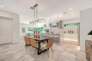 2010 Hyde Park Cir, Sarasota, FL 34239 - Photo 10