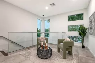 2010 Hyde Park Cir, Sarasota, FL 34239 - Photo 32