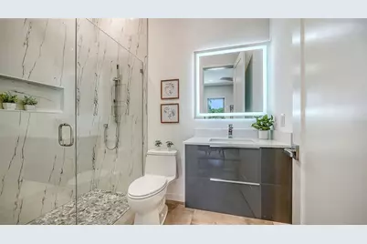 2010 Hyde Park Circle, Sarasota, FL 34239 - Photo 32