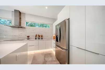 2010 Hyde Park Circle, Sarasota, FL 34239 - Photo 20