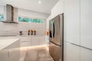 2010 Hyde Park Cir, Sarasota, FL 34239 - Photo 20