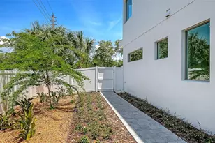 2010 Hyde Park Cir, Sarasota, FL 34239 - Photo 56