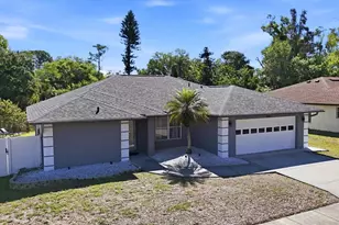 8421 Country Park Way, Sarasota, FL 34243 - Photo 2