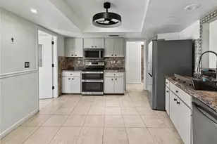 4327 Rum Cay Pl, Sarasota, FL 34233 - Photo 4