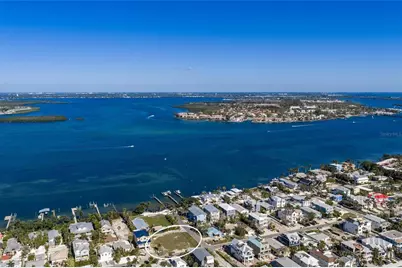 300 23rd Street N, Bradenton Beach, FL 34217 - Photo 4