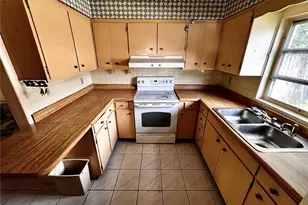 7808 N Woodlynne Ave, Tampa, FL 33614 - Photo 8