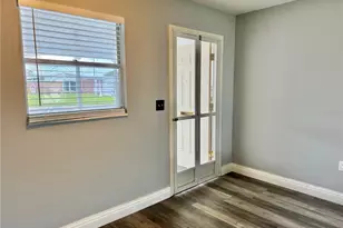 2217 Hopkins Dr W, Bradenton, FL 34207 - Photo 4