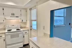 2217 Hopkins Dr W, Bradenton, FL 34207 - Photo 2