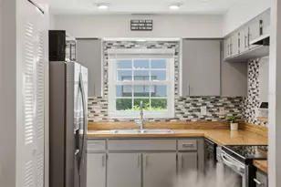 5745 Calais Blvd N, Saint Petersburg, FL 33714 - Photo 10