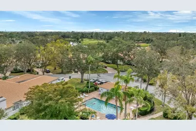 3864 Chatsworth Greene Court #10, Sarasota, FL 34235 - Photo 18