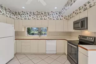 3864 Chatsworth Greene Ct, Sarasota, FL 34235 - Photo 6